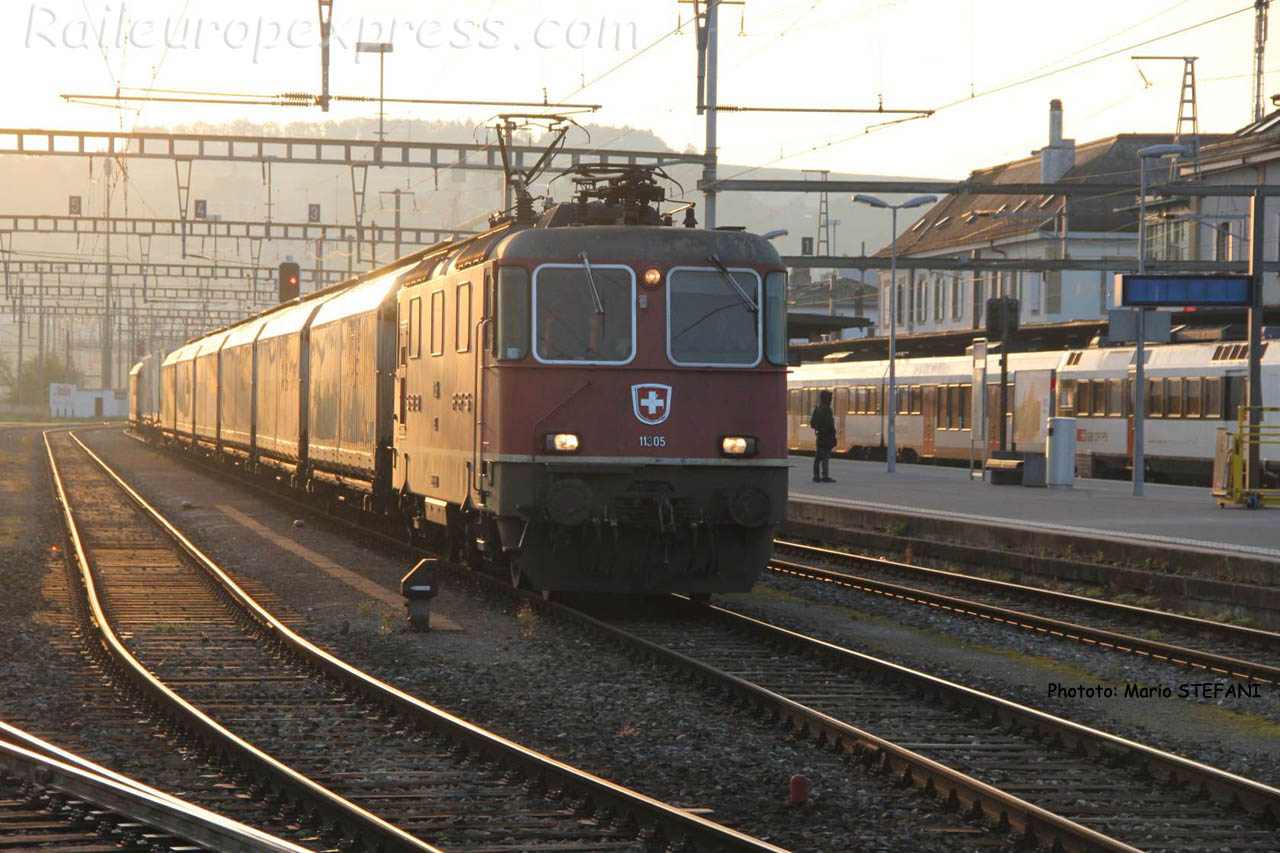 Re 4/4 II 11305 CFF à Yverdon (CH)