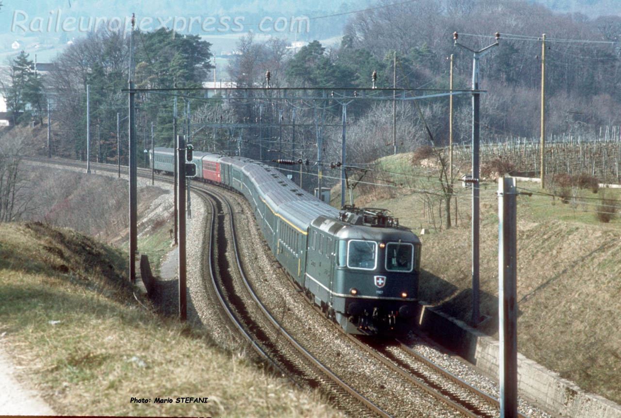 Re 4/4 II CFF à Colombier (CH)