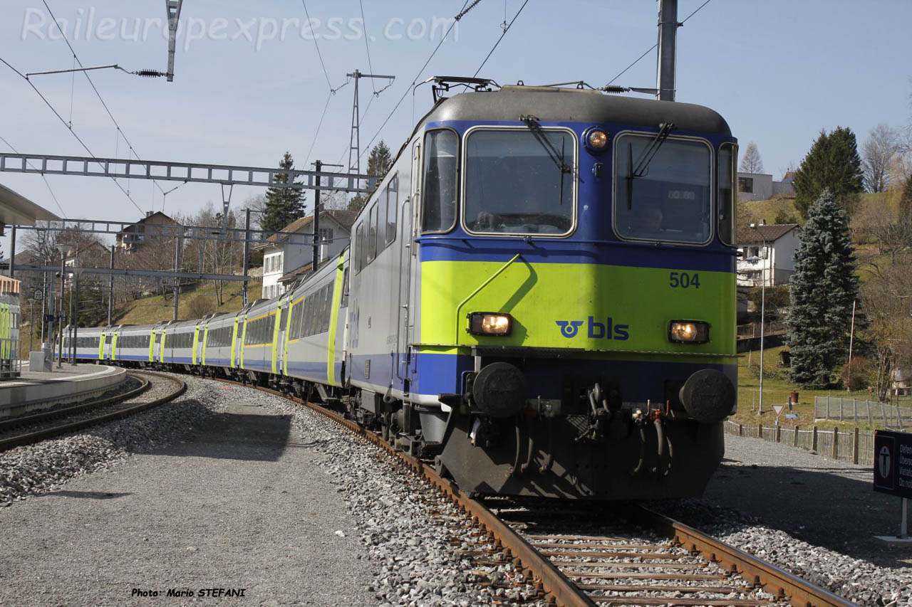 Re 420 504 BLS à Travers (CH)