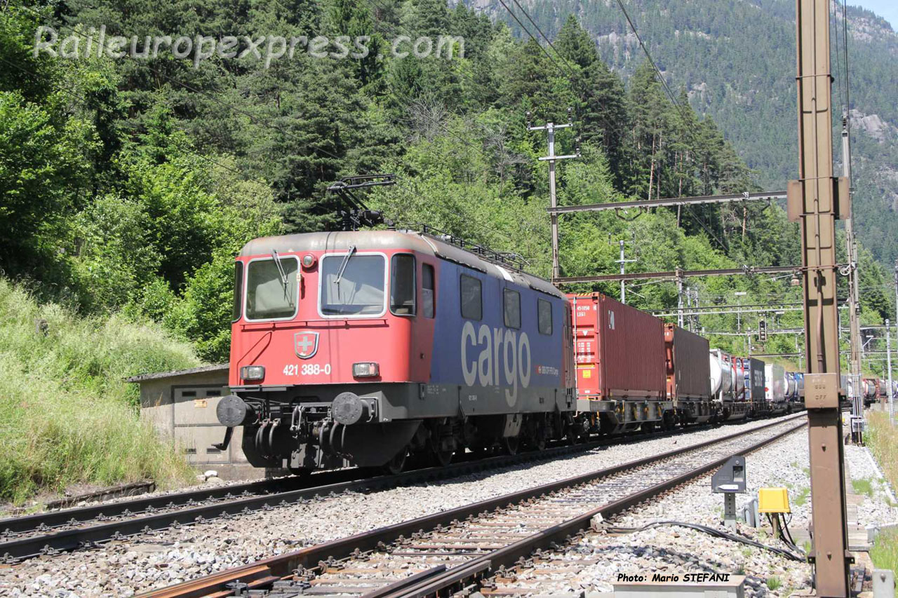 Re 421 308-0 CFF à Wassen (CH)