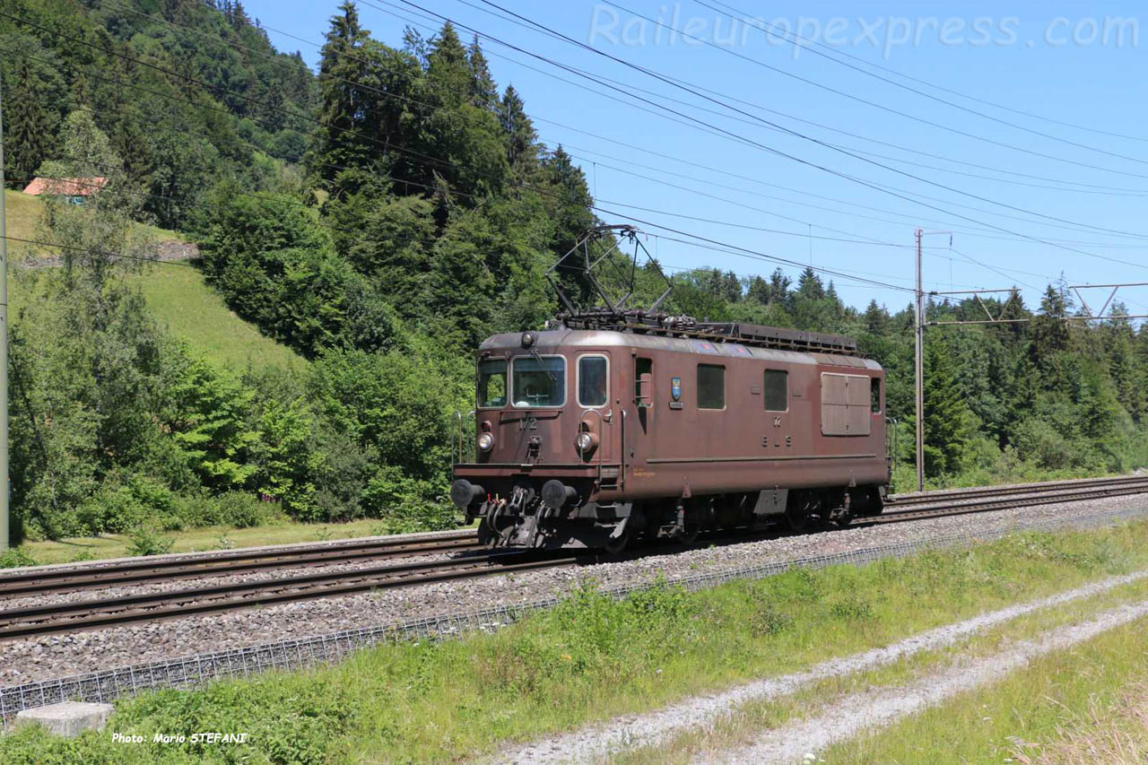 Re 4/4 172 BLS à Mülenen (CH)