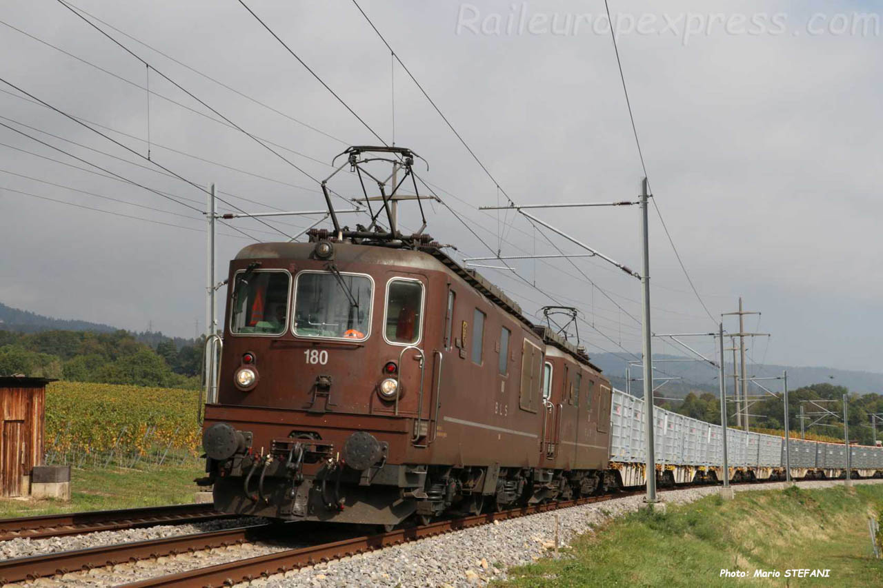 Re 4/4 180 BLS à Boudry (CH)