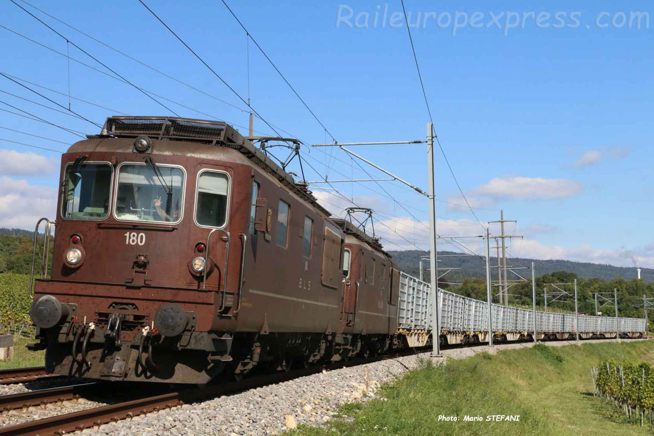 Re 4/4 180 BLS à Boudry (CH)