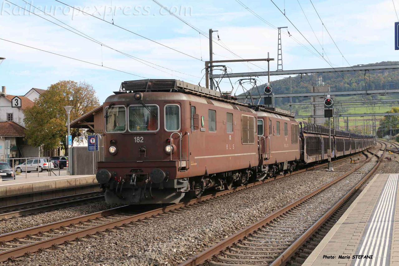 Re 4/4 182 BLS à Sissach (CH)