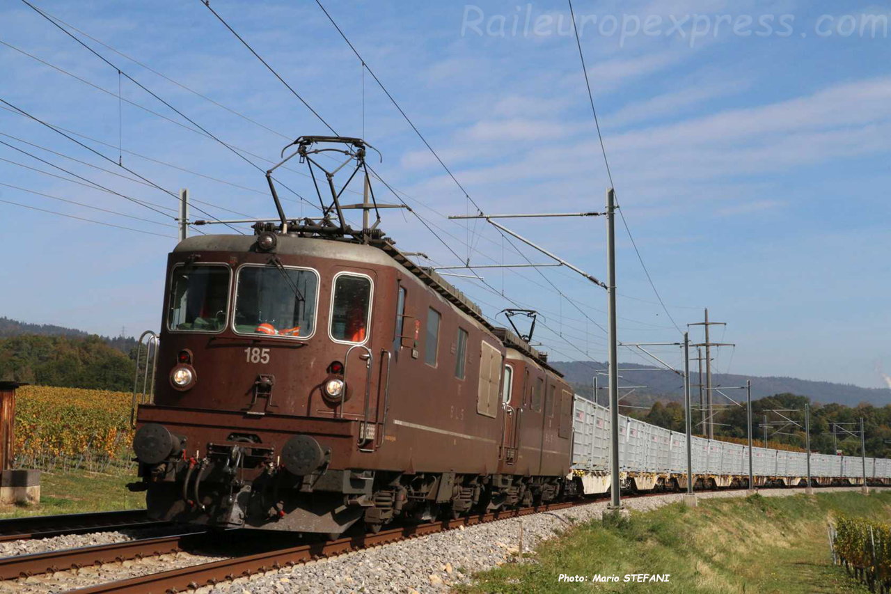 Re 4/4 185 BLS à Boudry (CH)