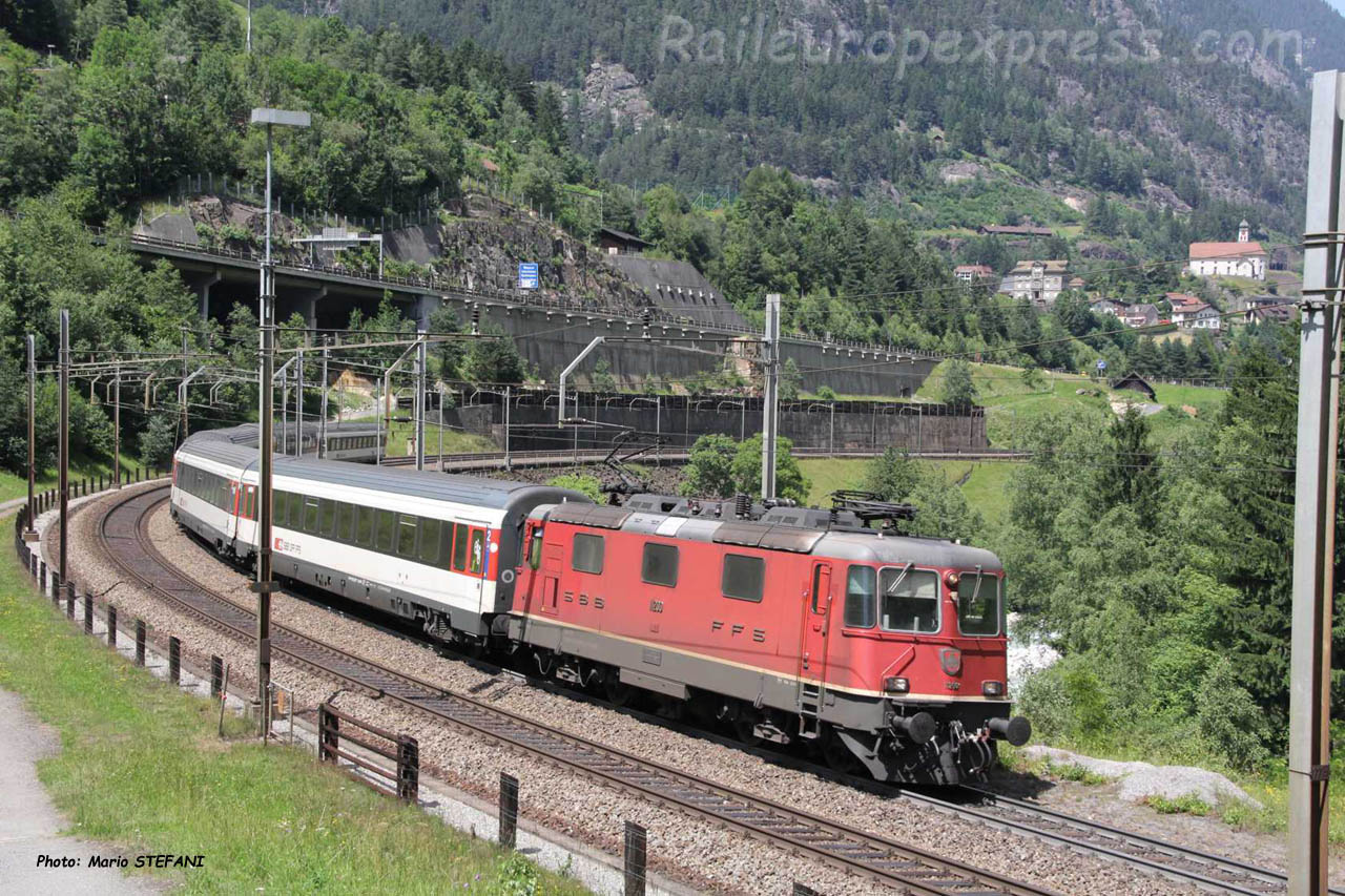 Re 4/4 II 11200 CFF à Wassen (CH)