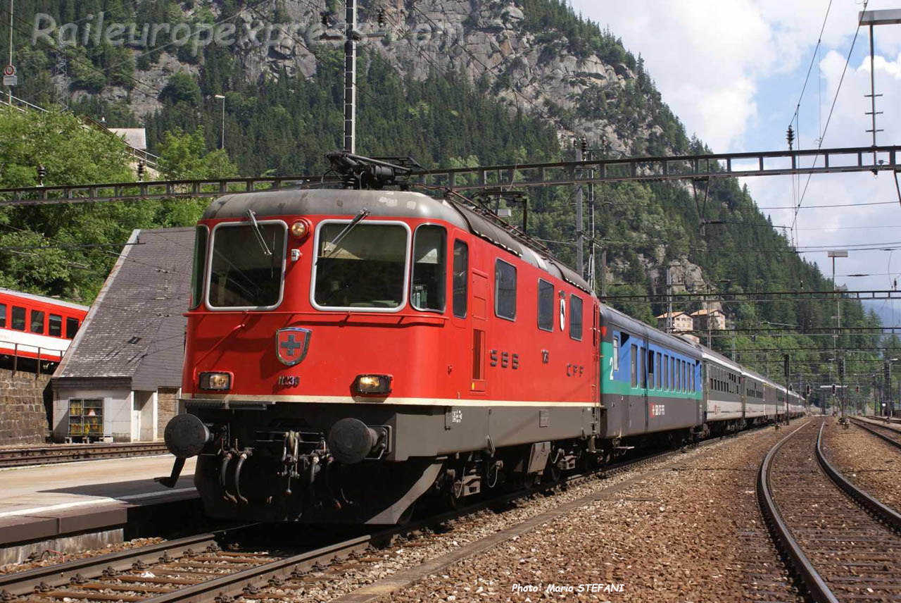 Re 4/4 II 11239 CFF à Göschenen (CH)