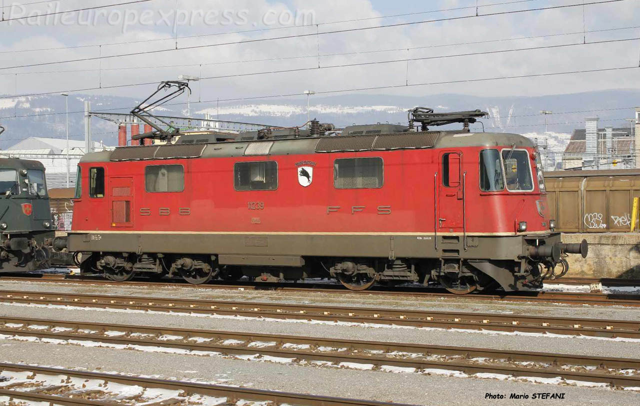 Re 4/4 II 11239 CFF à Yverdon (CH)