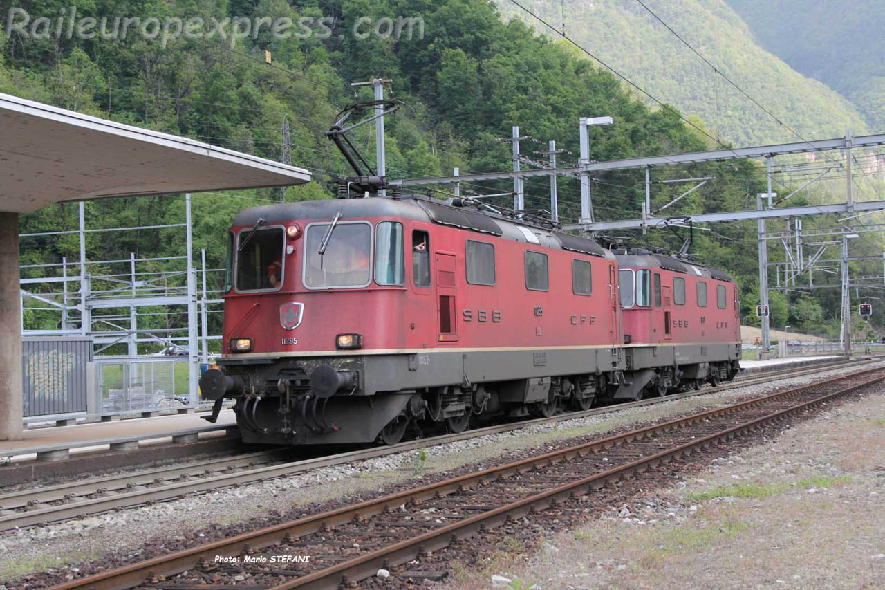 Re 4/4 II 11295 CFF à Meroggia Melano (CH)