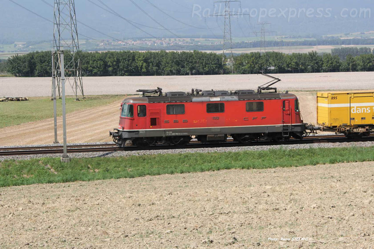 Re 4/4 III 11352 CFF à Essert-Pitet (CH)