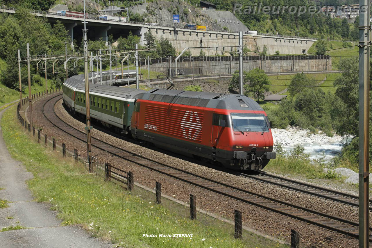 Re 460 114-2 CFF à Wassen (CH)