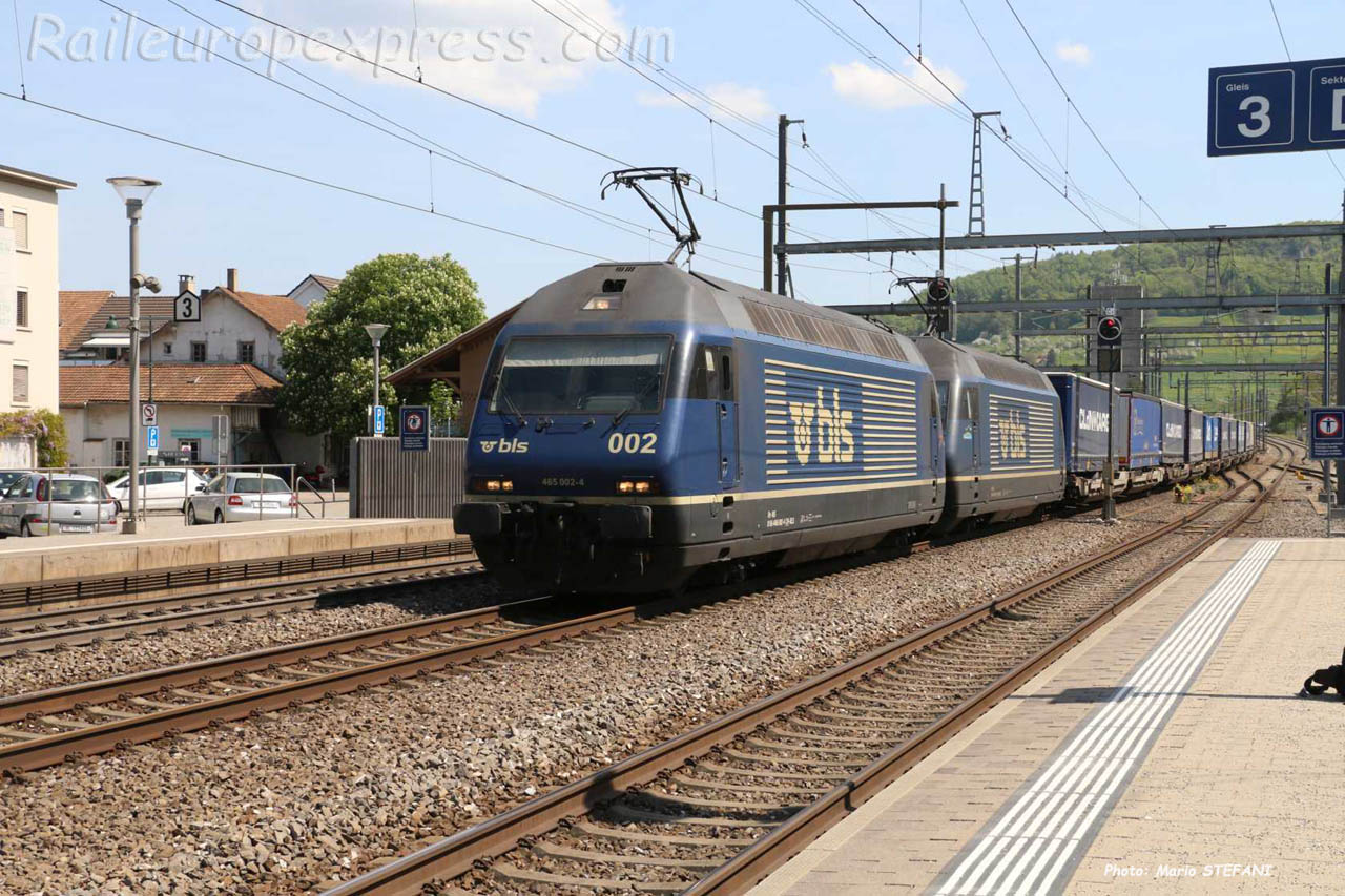 Re 465 002-4 BLS à Sissach (CH)