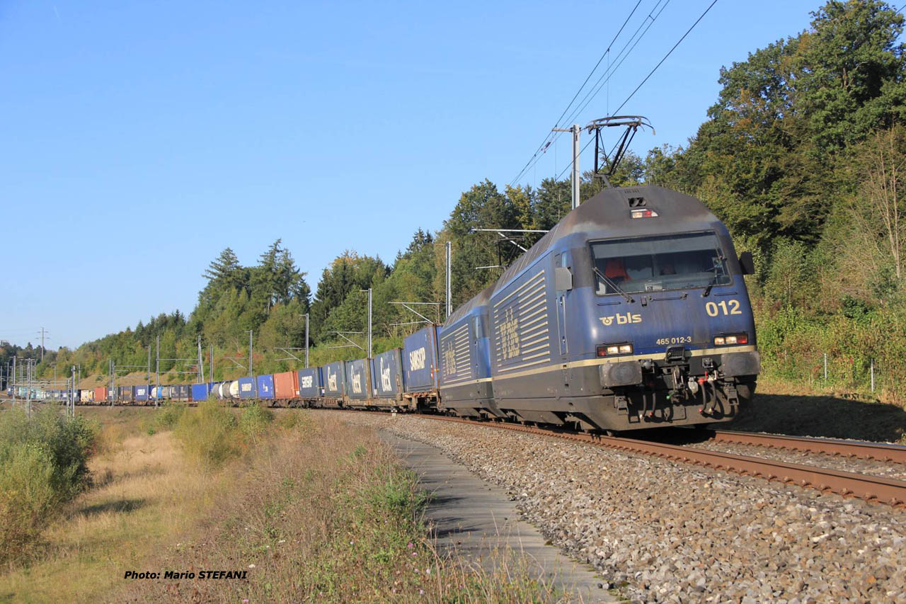 Re 465 012-3 BLS à Mattsetten (CH)