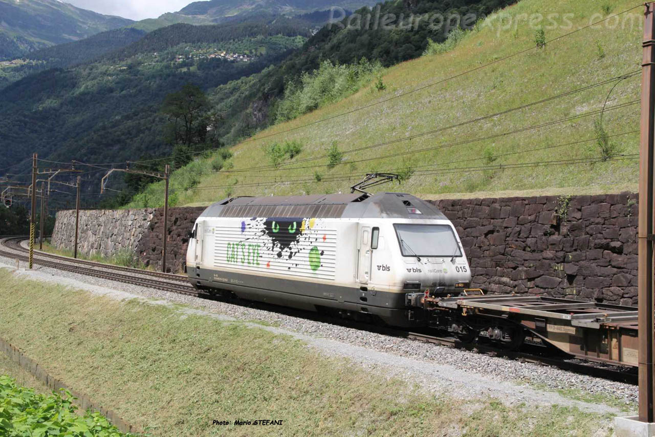 Re 465 015 BLS à Fedoccio-Chiggiogna (CH)