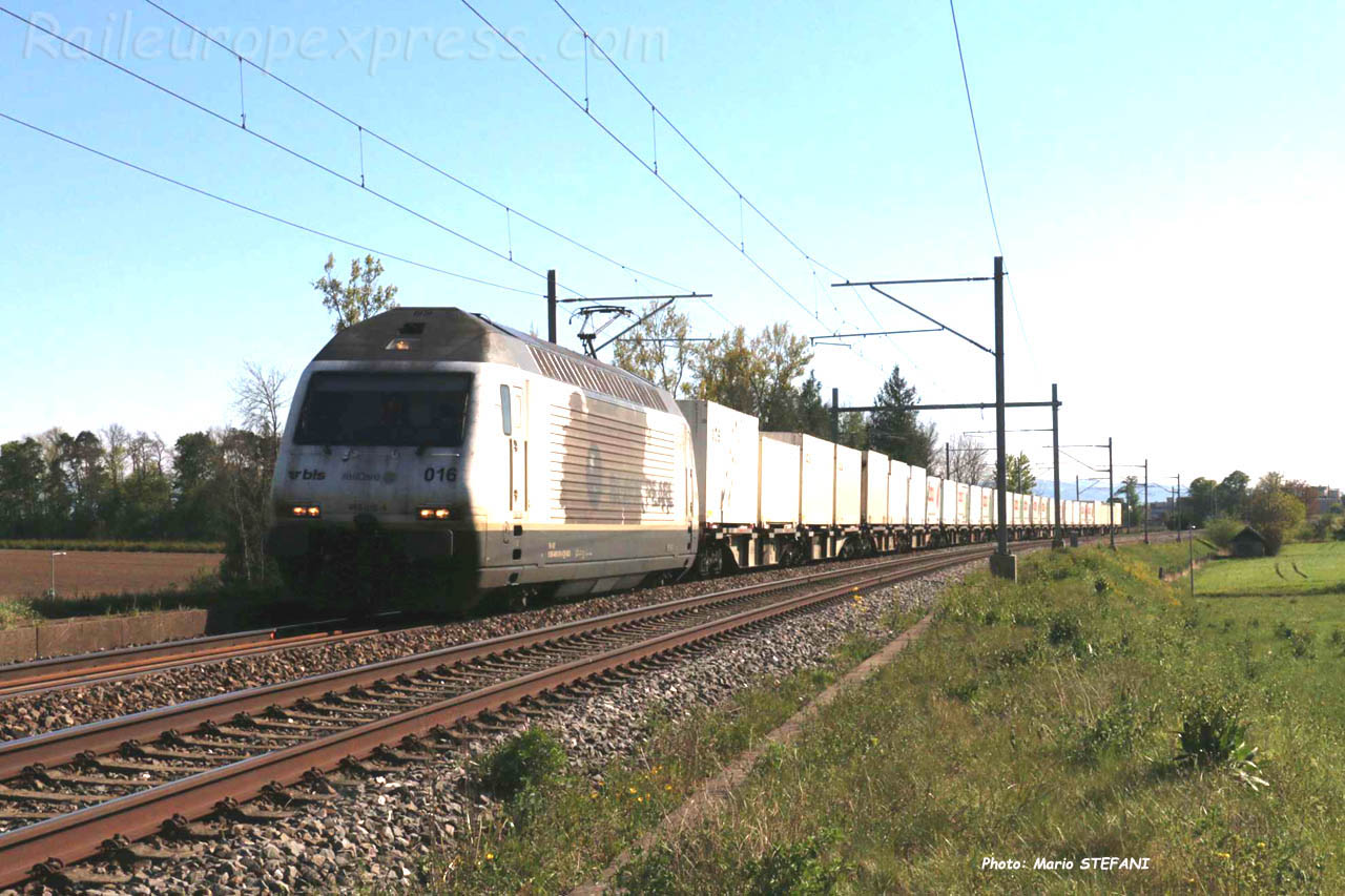 Re 465 016 BLS à Boudry (CH)