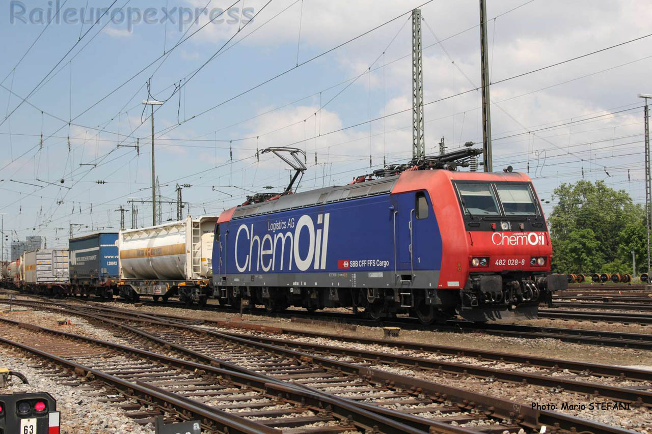 Re 482 028-8 CFF Chemoil à Basel (CH)