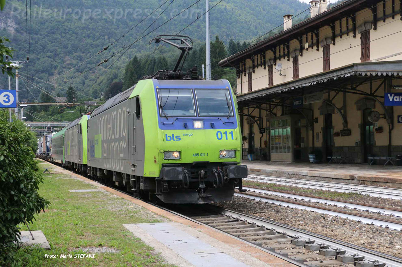 Re 485 011-1 BLS à Varzo (I)