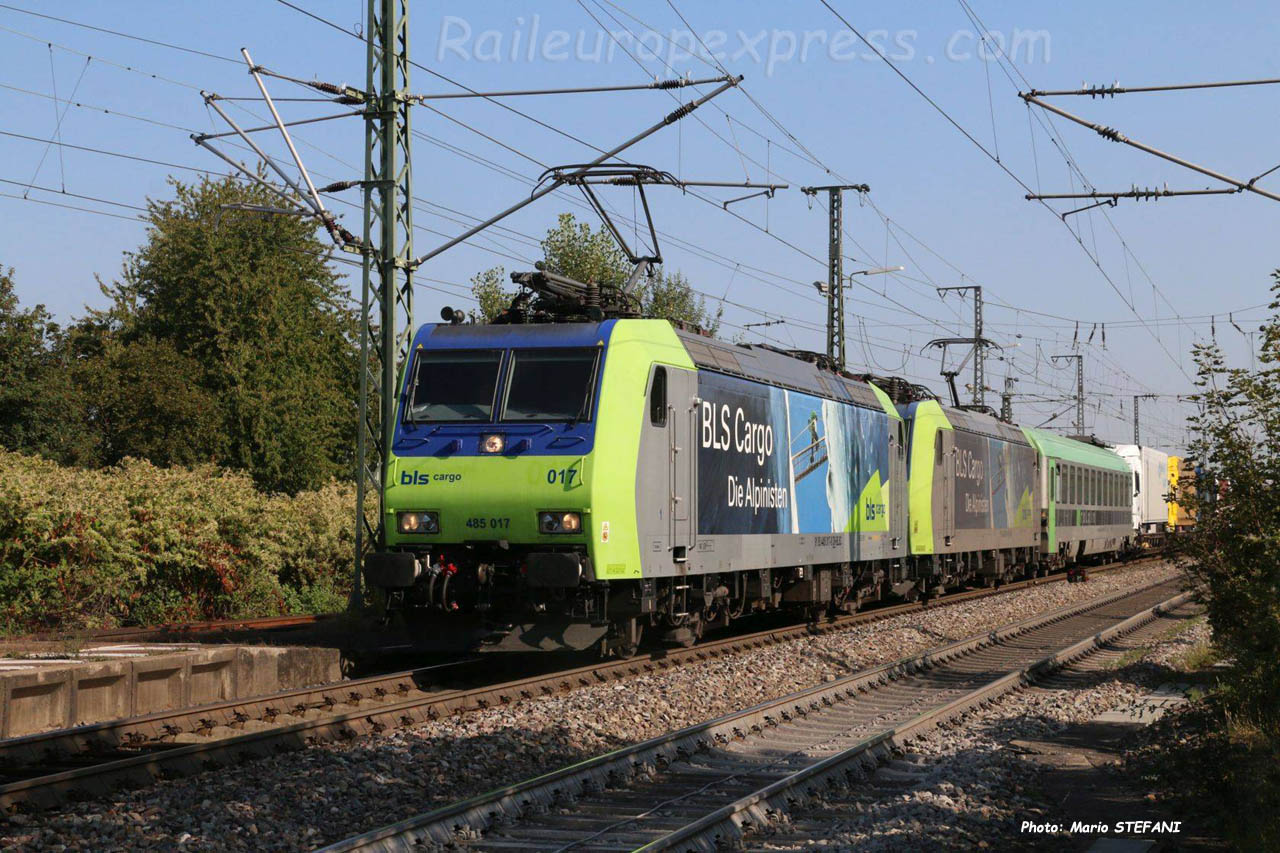 Re 485 017 BLS à Müllheim (D)