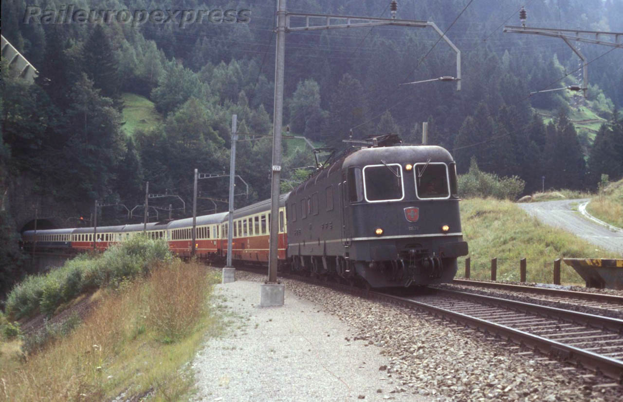 Re 6/6 11678 CFF à Wassen (CH)