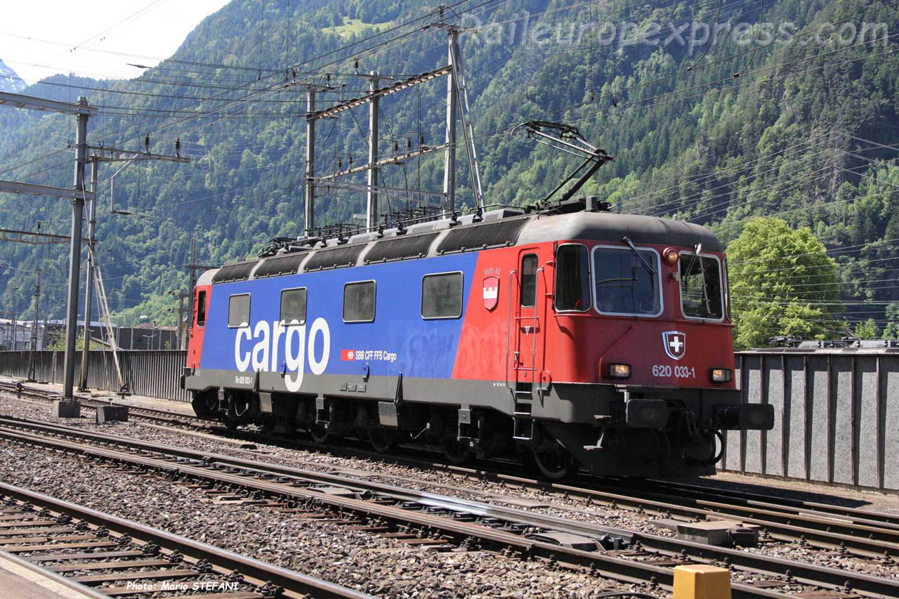 Re 620 033-1 CFF à Erstfeld (CH)