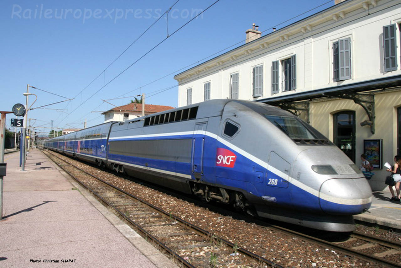 TGV Duplex 268 en gare des Arcs Draguignan (F-83)