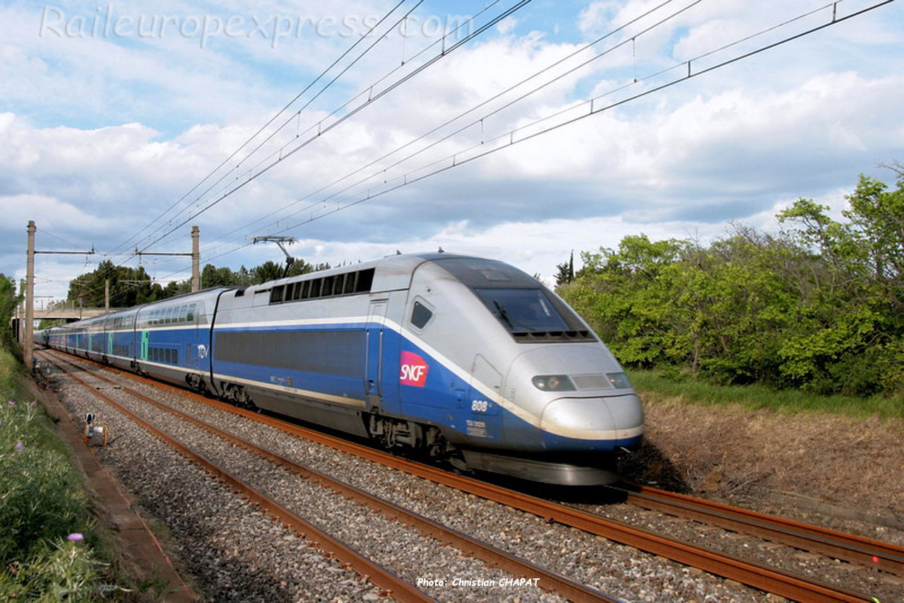 TGV Duplex SNCF près de Montpellier (F-34)