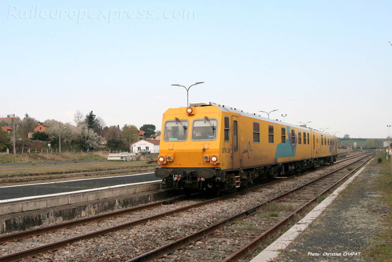 Train UFM 160 à Brioude (F-43)