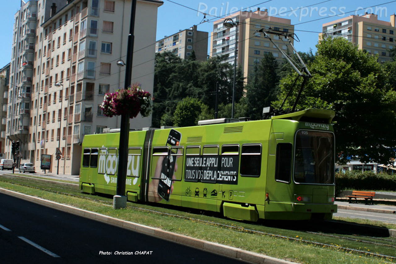 Tramway de Saint Etienne (F-42) en pelliculage appli Euro 2016