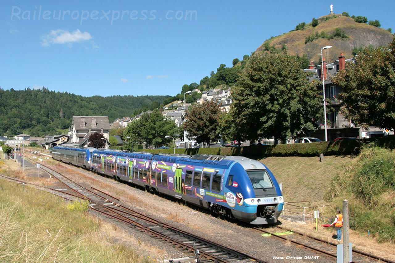 UM d'AGC SNCF en gare de Murat (F-15)