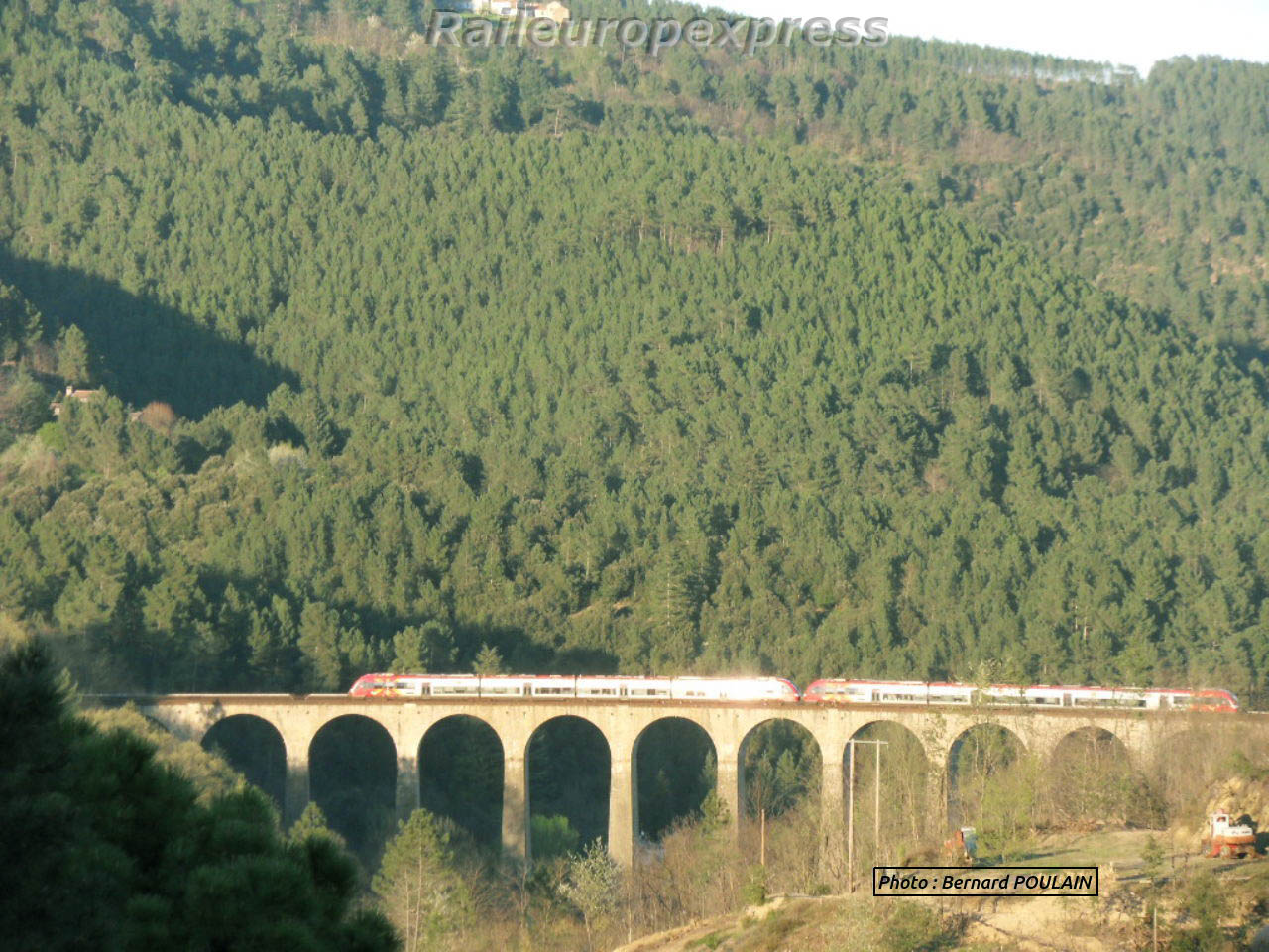 UM d' AGC SNCF sur le viaduc de Chamborigaud (F 30)