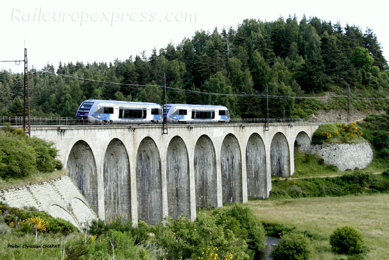 UM d'X 73500 sur le viaduc de Rimeize (F-48)