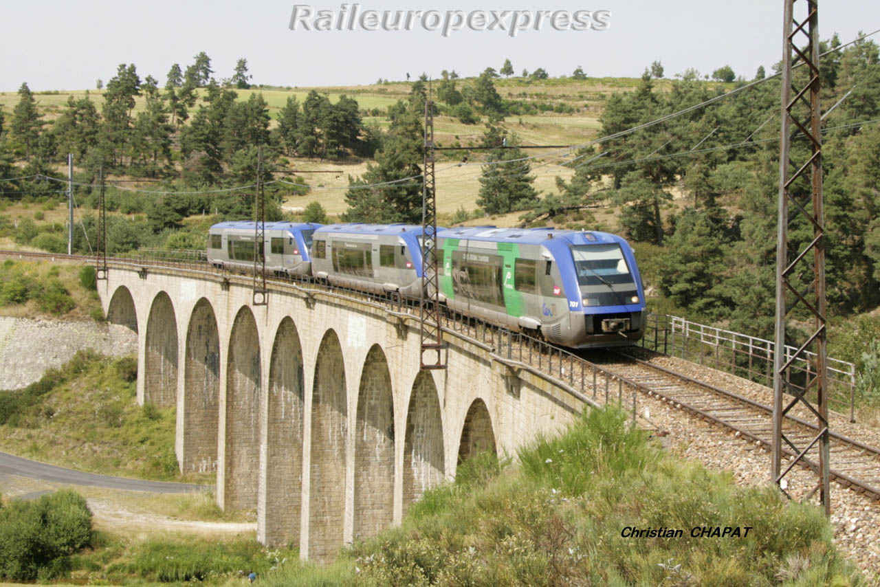 UM d' X 73500 sur le viaduc de Rimeize