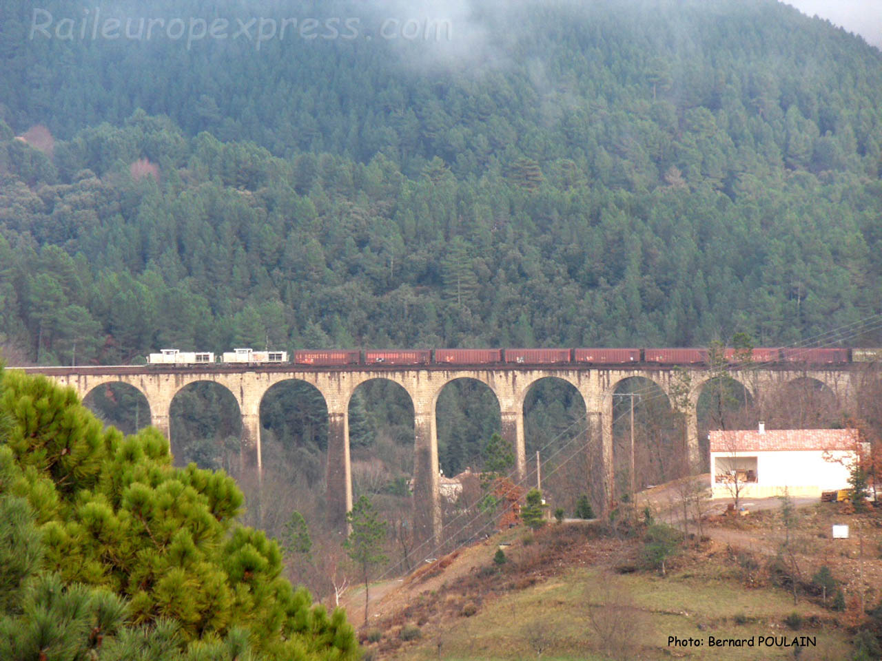 UM de G 1000 ECR  sur le viaduc de Chamborigaud (F-30)