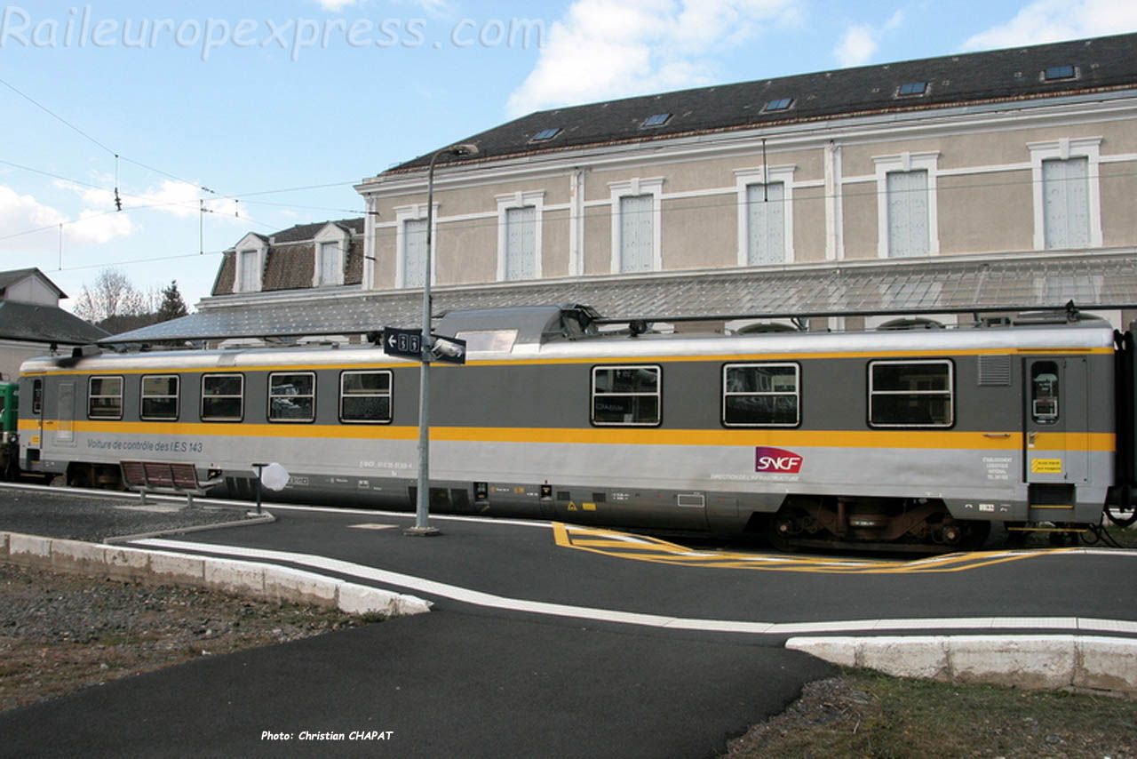 Voiture de contrôle IES 143 SNCF à Neussargues (F-15)