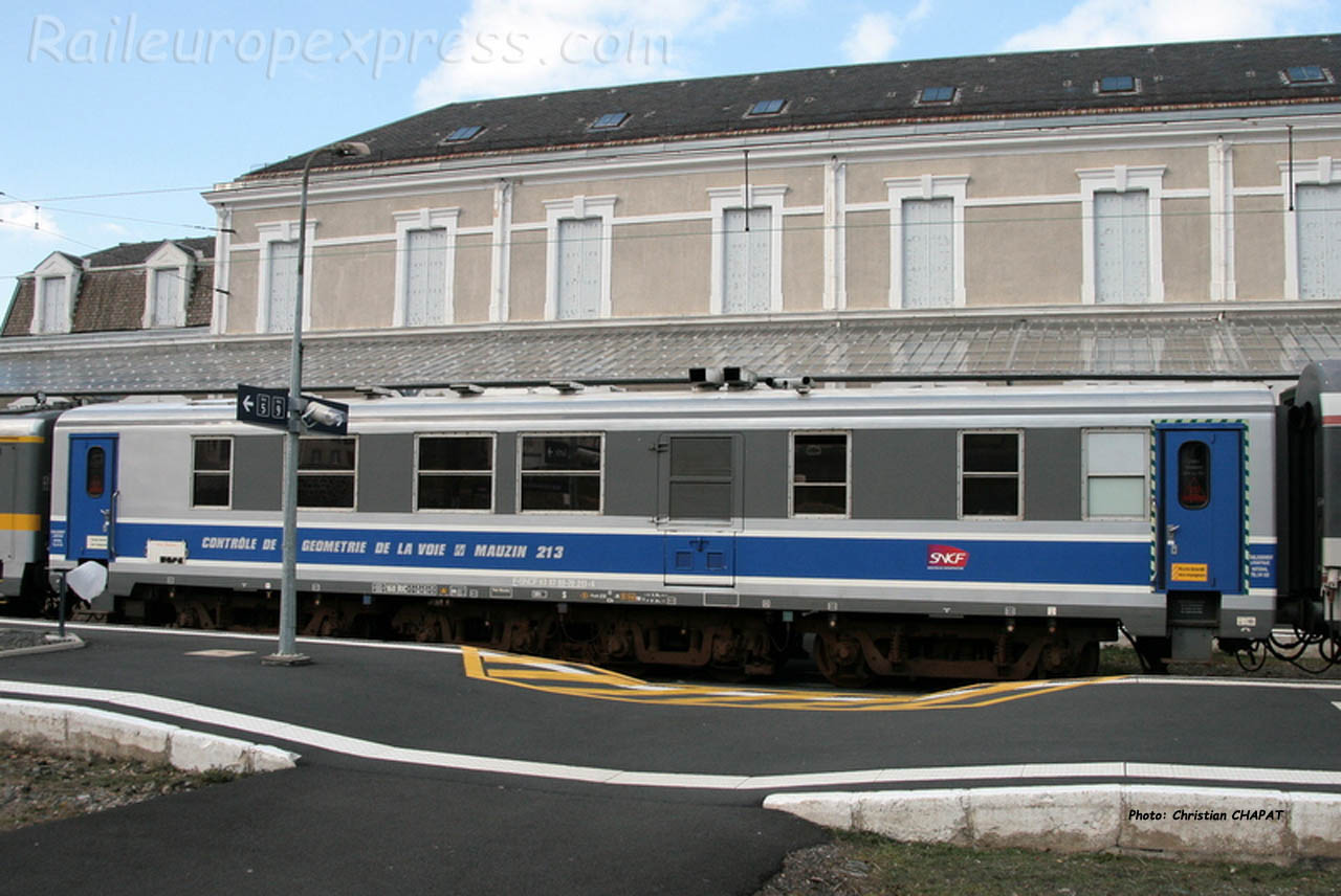 Voiture Mauzin 213 SNCF à Neussargues (F-15)