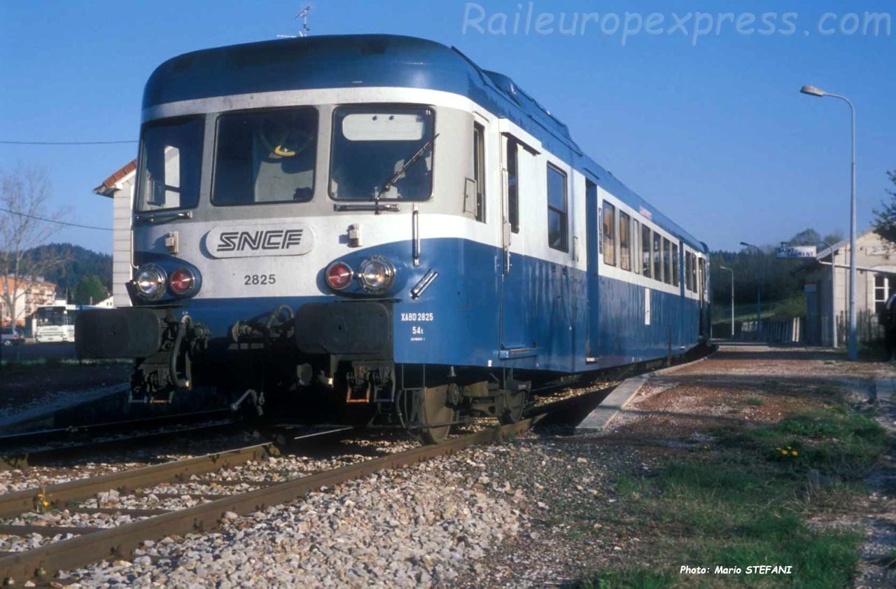 X 2825 SNCF à Saint Laurent (F)