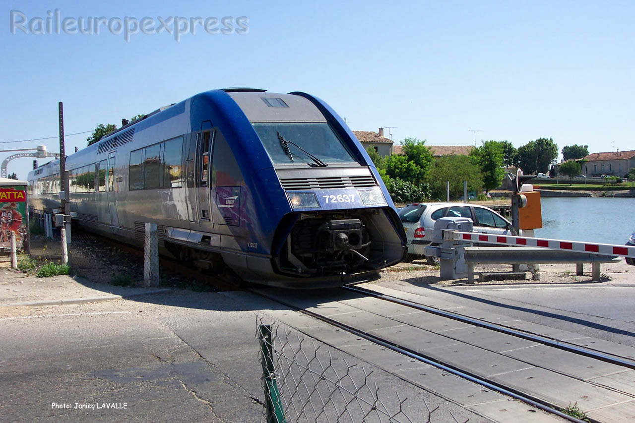 X 72637 SNCF à Aigues-Mortes (F-30)