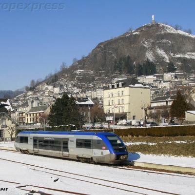 X 73 500 SNCF au départ de Murat (F 15)