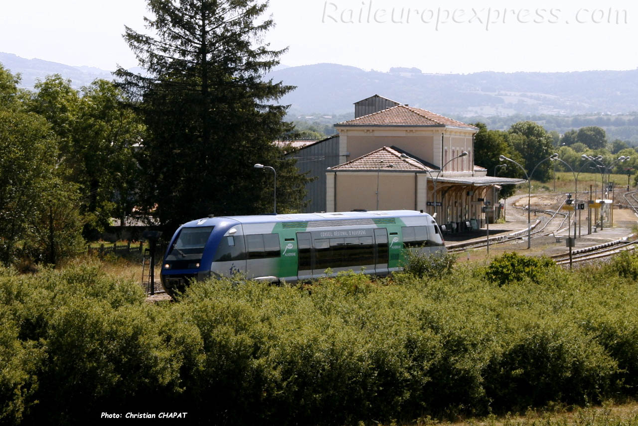 X 73500 SNCF à Saint Georges d'Aurac (F-43)