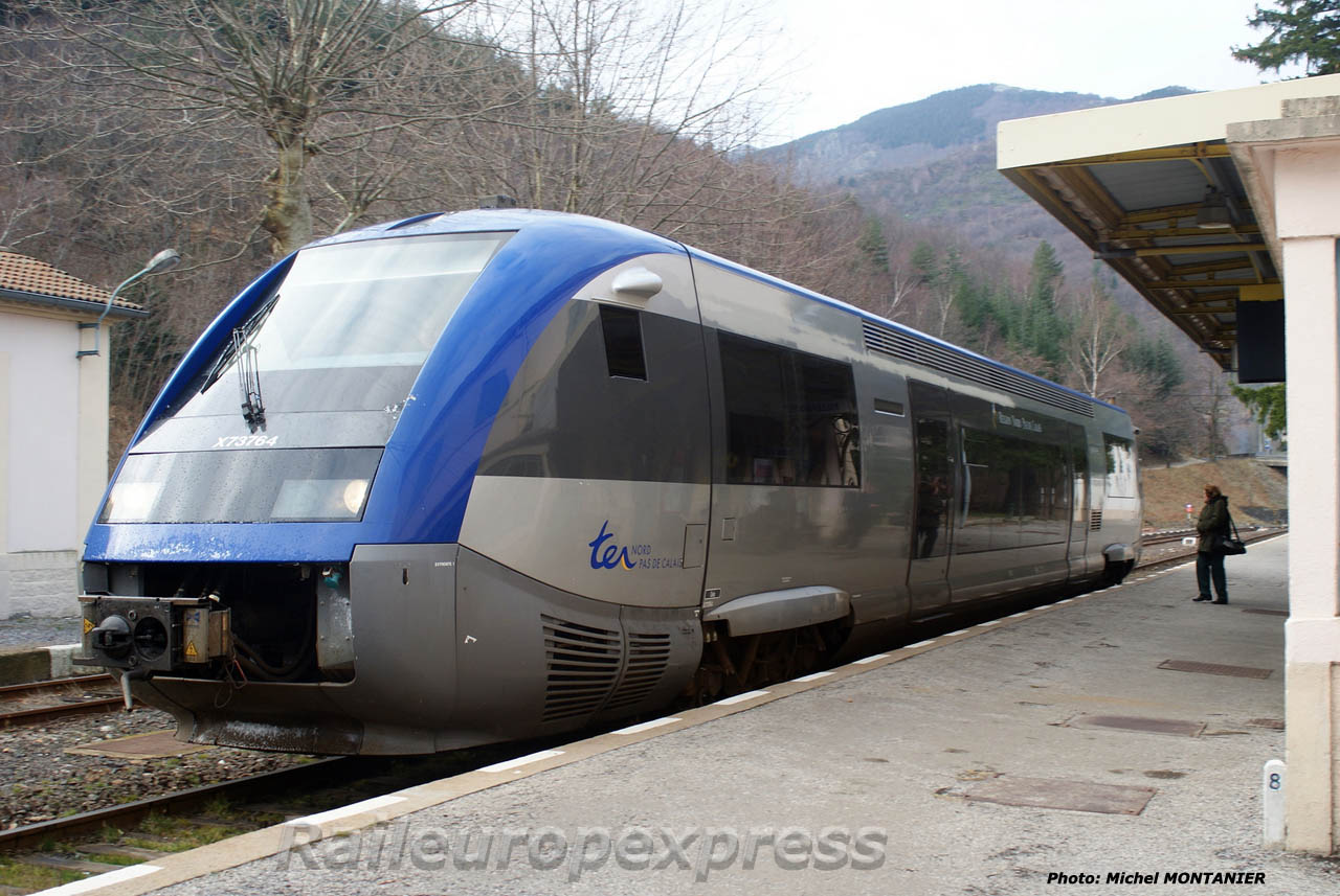 X 73500 TER Nord Pas de Calais en gare de Villefort