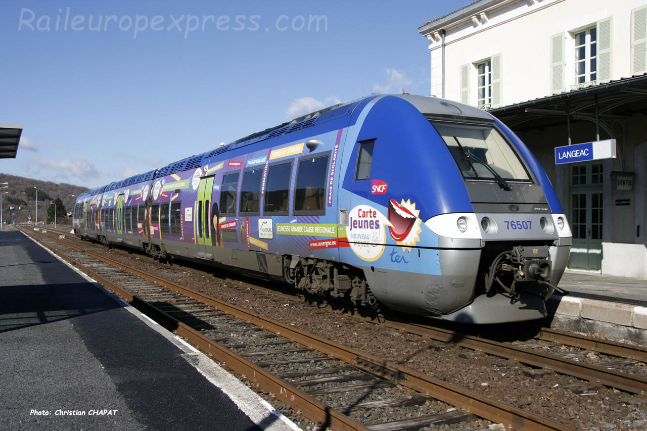X 76507 SNCF à Langeac (F-43)