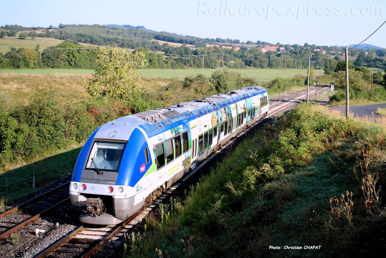 XGC 76825 SNCF à Saint Georges d'Aurac (F-43)