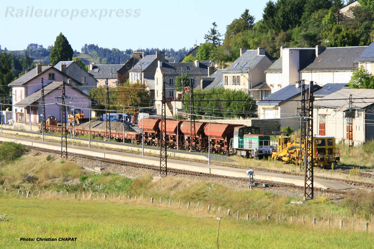 Y 8000 et bourreuse à Aumont-Aubrac (F 48)