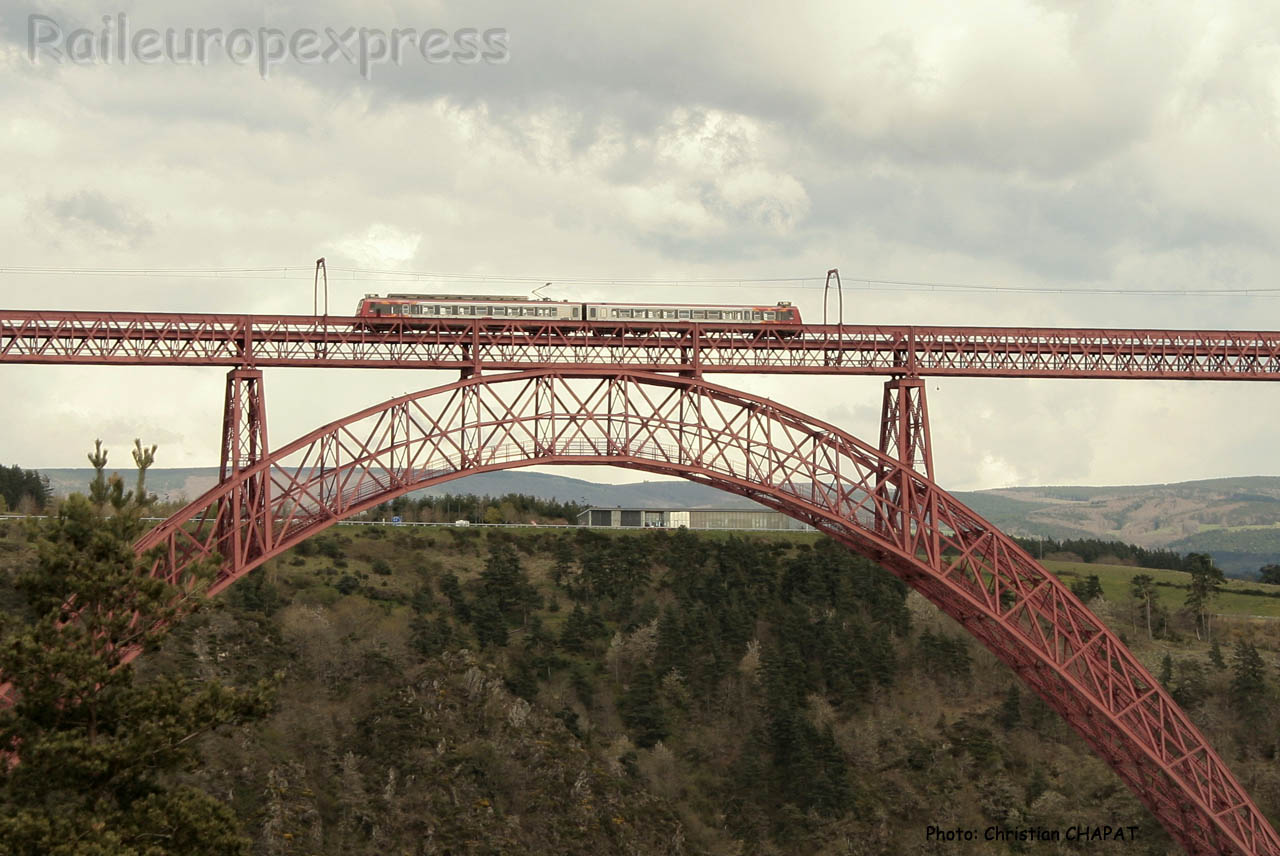 Z 2 SNCF sur le viaduc de Garabit (F-15)